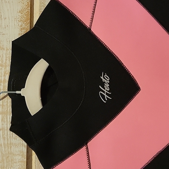 NWT kids wetsuit - Picture 2 of 9